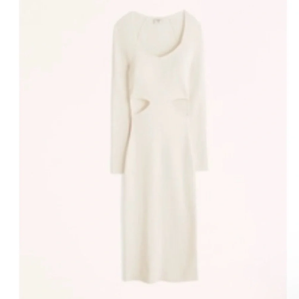 Abercrombie & Fitch Long Sleeve Cutout Maxi Sweater Dress in Cream, Small Tall - Picture 2 of 10